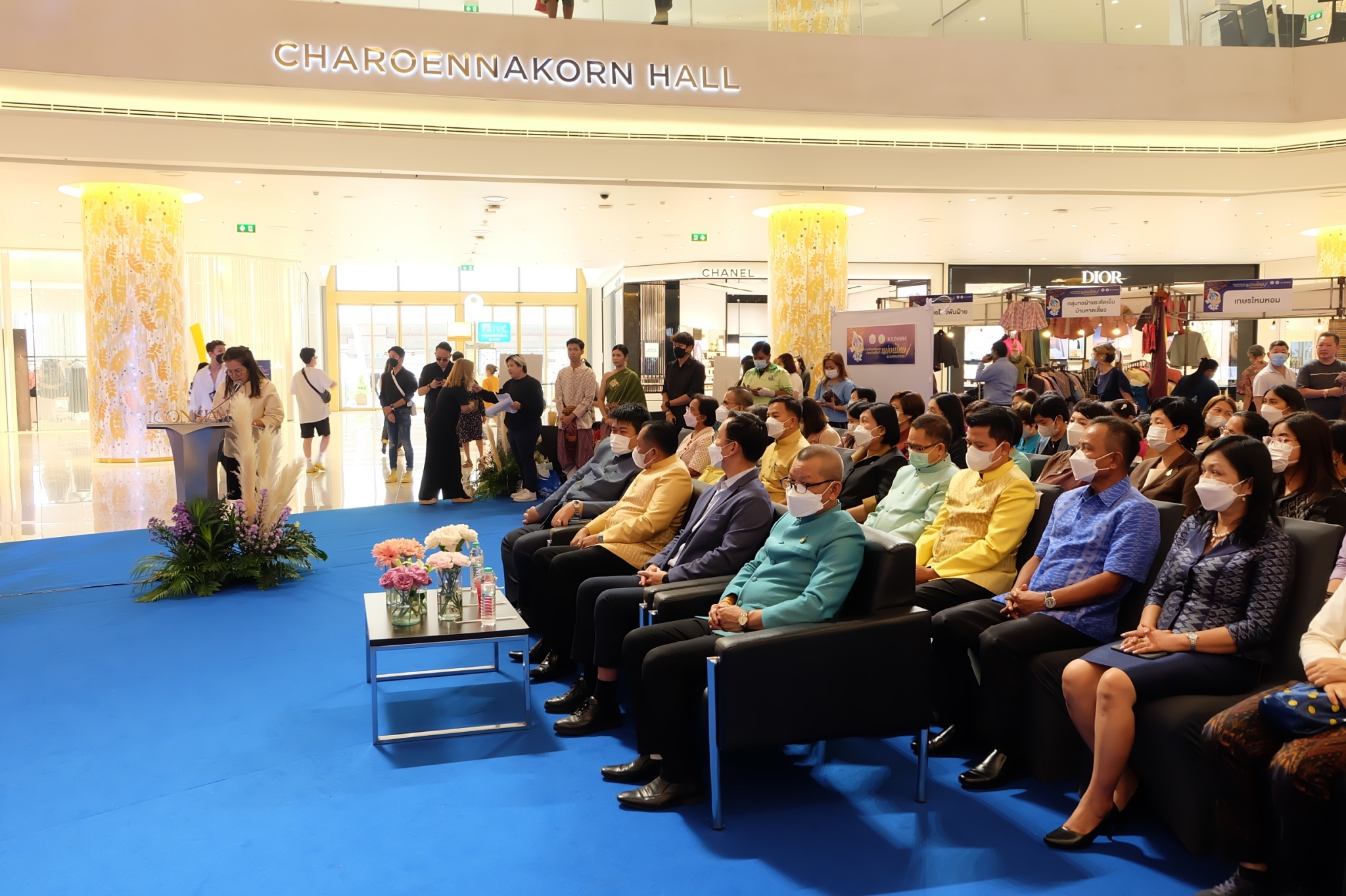 title - ส.ป.ก. ร่วมเป็นเกียรติในพิธีเปิดงานส่งเสริมและจำหน่ายสินค้าหม่อนไหมแบบครบวงจร ณ บริเวณเจริญนครฮอลล์ ชั้น M ไอคอนสยาม กรุงเทพฯ